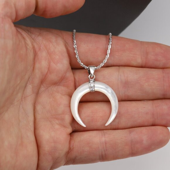 Bull Horn Moon crescent mother of pearl sterling silver pendant - Picture 2 of 5
